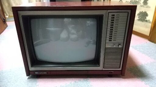 昭和のブラウン管テレビです。