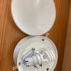 値下げしました。IKEA蛍光灯　の画像