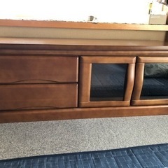 木目調の収納家具です。