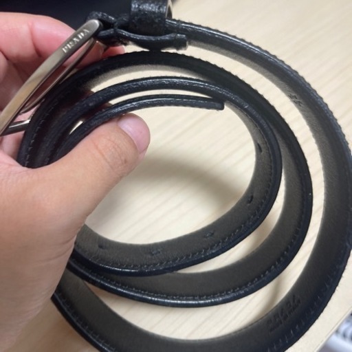 値下げました【PRADA】黒のシンプル細ベルト