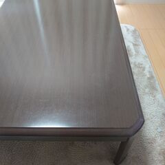 長めのコタツローテーブルの画像