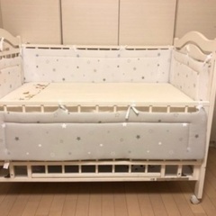 ベビーベット　ホワイト　とマットレスの画像