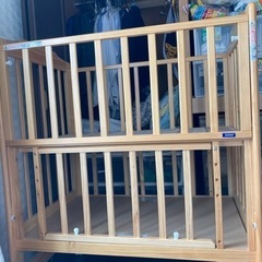 美品・ミニサイズベビーベッド