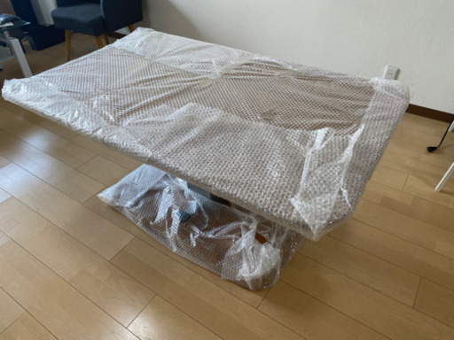 定価の1/3の値段 ニトリ昇降式ダイニングテーブル