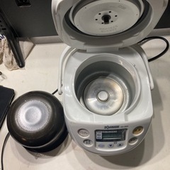 引渡し決定　象印　3合炊き炊飯器　NS-UB05の画像
