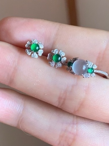 本翡翠ピアス　指輪　ミャンマー産　k18 ダイヤモンド　高級品　氷種ヒスイ