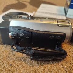 ソニーハンディカム HDR-CX560V付属品あり ビデオカメラの画像