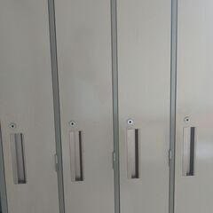 スチール事務机　ロッカー　の画像