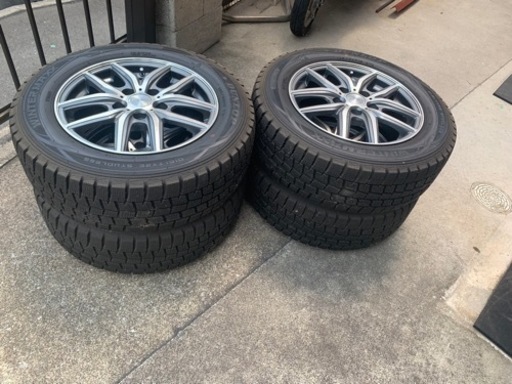 （取引中）スタッドレスタイヤとホイールのセット　未使用品　195/65 R15