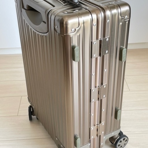 RIMOWA(リモワ)風スーツケース ゴールド