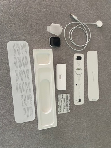 Apple Watch  SE 44mm silver aluminum  GPSモデル