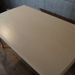 IDC OTSUKA(大塚家具)のMarian Deal(マリアンディール)のフレンチカントリー調のダイニングテーブル。レースがモチーフの優美なデザインの食卓。明るい色合いがダイニングを上品な空間に。CH204の画像