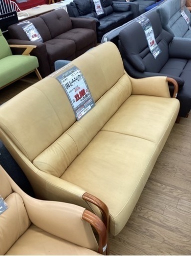 KH-56【新入荷　リサイクル品】カリモク　総本革　2シーターアームソファ　キャメル色