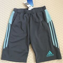 アディダス (adidas)　ハーフパンツ　未使用