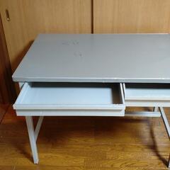 机と椅子の画像