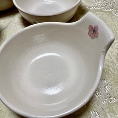 【３回使用の中古】お鍋用の食器　4つセットの画像
