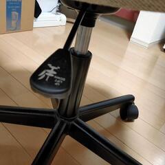 オフィスチェア　椅子　高さ調整可能の画像