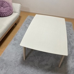 ホワイトウォッシュのセンターテーブルの画像