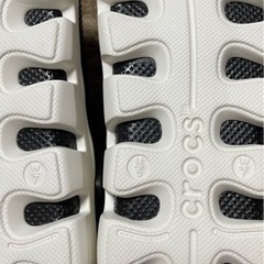 【新品未使用】クロックス　ブラック&ホワイト　23㌢　早めの取引希望の画像