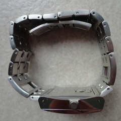 ①スイス名門 Swatch Watch スウォッチ 手元で宝石がキラリと光るクールで大人の高級デザインの画像