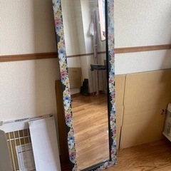 縦鏡　高さ約110 幅35センチ