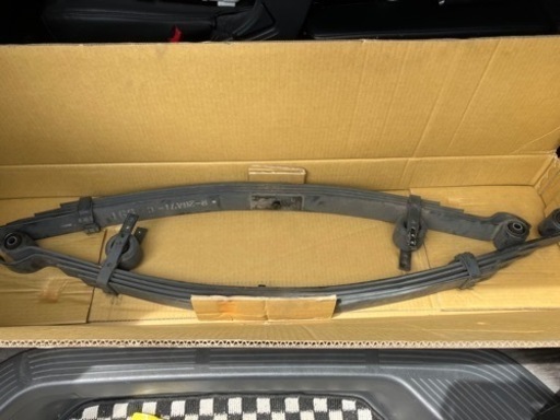 ハイエースワゴン4WD用リーフスプリング+おまけ