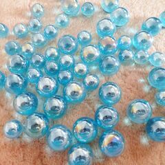 水色のビー玉の画像