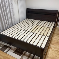 クイーンサイズ　コンセント2口　LED電気付き　マットレス要相談