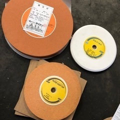 グラインダー石　新品検査票付き　３個セットで　激安で