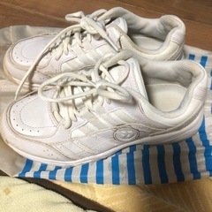 テニスシューズ中古の画像