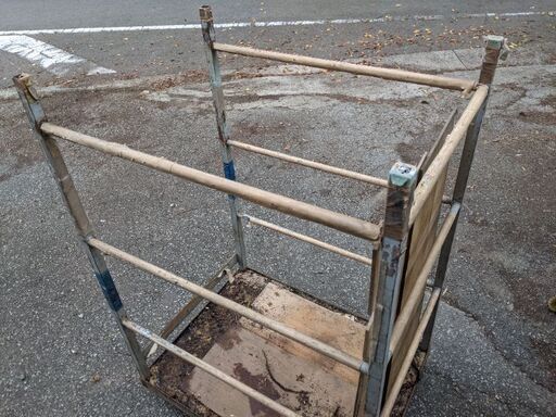 カゴ車　運搬　荷物整理