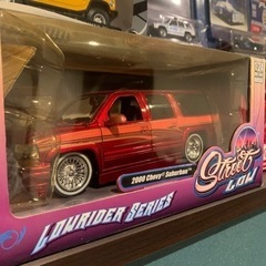 1:24 サバーバン　ローライダー　難あり