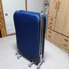 簡易折りたたみベッドの画像