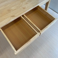 木製デスク(W120 × D60 × H71cm)・椅子の画像