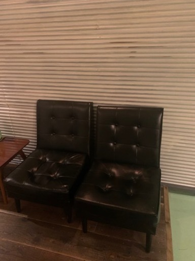 2人掛けソファと1人用チェア×2