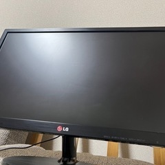 【取引中】フル HD 23インチ 中古ディスプレイ LG Flatron 23EN43V-B 画面以外傷あり【電源ケーブル・HDMI分配器付き】の画像