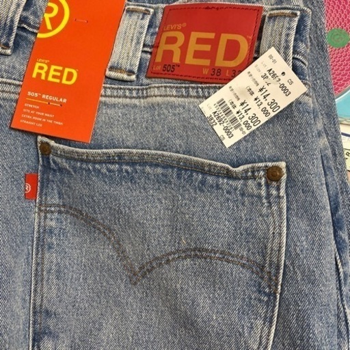 リーバイスのREDです。