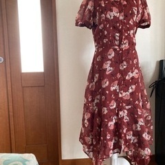 アシンメトリーなワンピースの画像