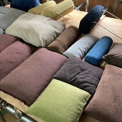 ● クッション、どれでも１つ100円の画像