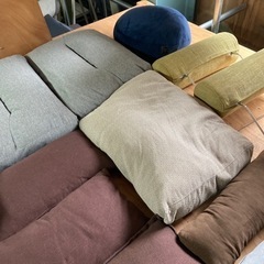 ● クッション、どれでも１つ100円の画像