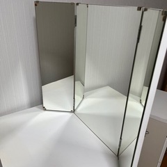 3面鏡ドレッサーですの画像