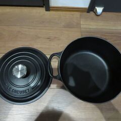 【美品】LE CREUSET　ココット ロンド マットブラック　24cm シグニチャー ココット・ロンド 24cm マットブラック (ブラック