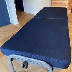 【美品】コンパクト折りたたみベッド  ネイビーの画像