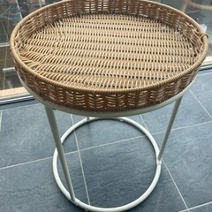 ベージュ/ ホワイト サイドテーブルの画像