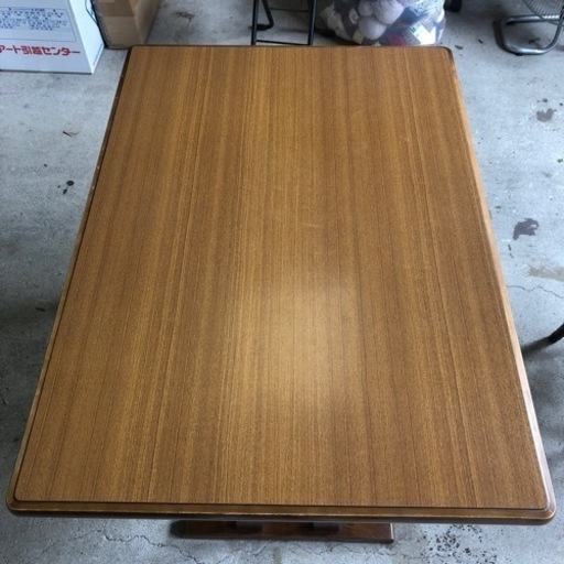 アンティークなテーブルと椅子一脚セット　中古品