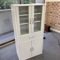 無料　食器棚差し上げますの画像