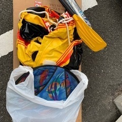 ボート、小型の折り畳みテント、ボートのオールx1、パラソルの画像