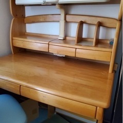 学習机と椅子の画像