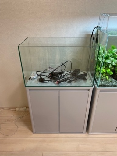 ほぼ新品60cm水槽セット(水槽、水槽台、ヒーター、ライト、おまけ)