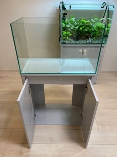 ほぼ新品60cm水槽セット(水槽、水槽台、ヒーター、ライト、おまけ)